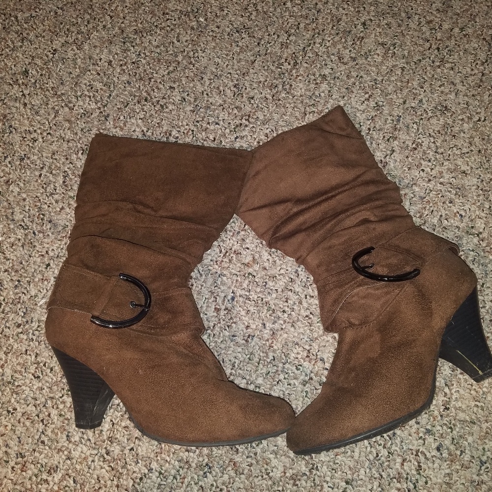 Modern Concept size 8 boots